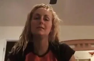 XXX Jamie tatoué jouant film x en ligne sa chatte
