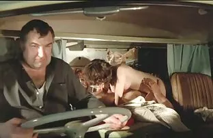 XXX Emily n'est pas étrangère aux activités de fétichisme extrait vidéo x des pieds et vraiment