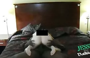 XXX Une nana noire se fait sucer les gros xx vidéo gratuit seins par sa copine