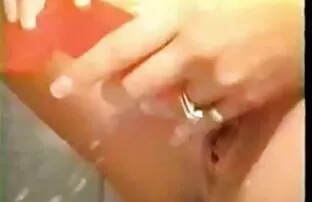 XXX Bouteille de video porno hub gratuit whisky dans le cul éjacule